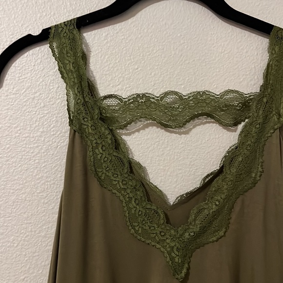 La Miel tank tops in green and light blue with lace straps and trim - Picture 14 of 15